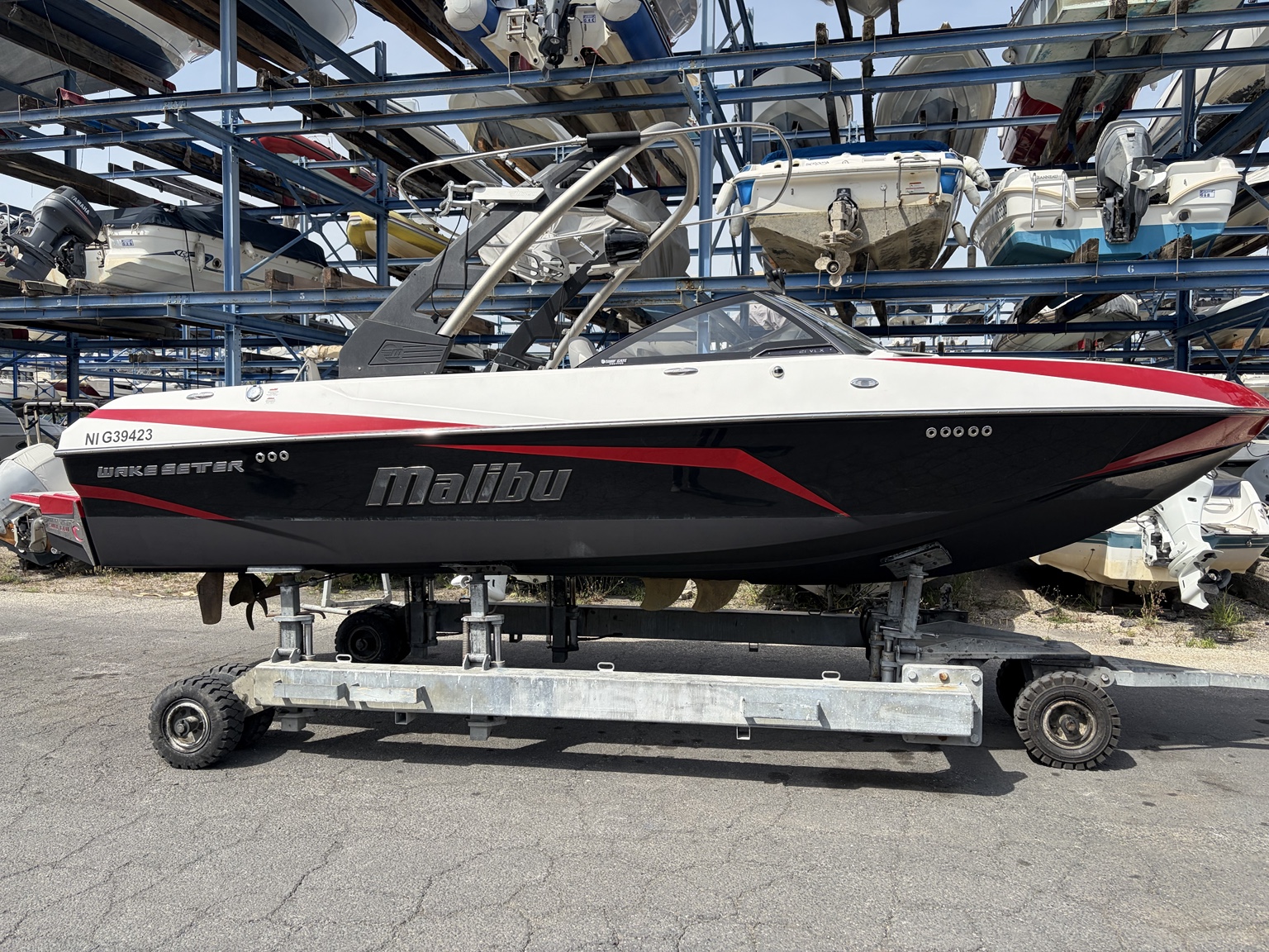 Malibu Wakesetter VLX 21 de Wakevent vu de profil