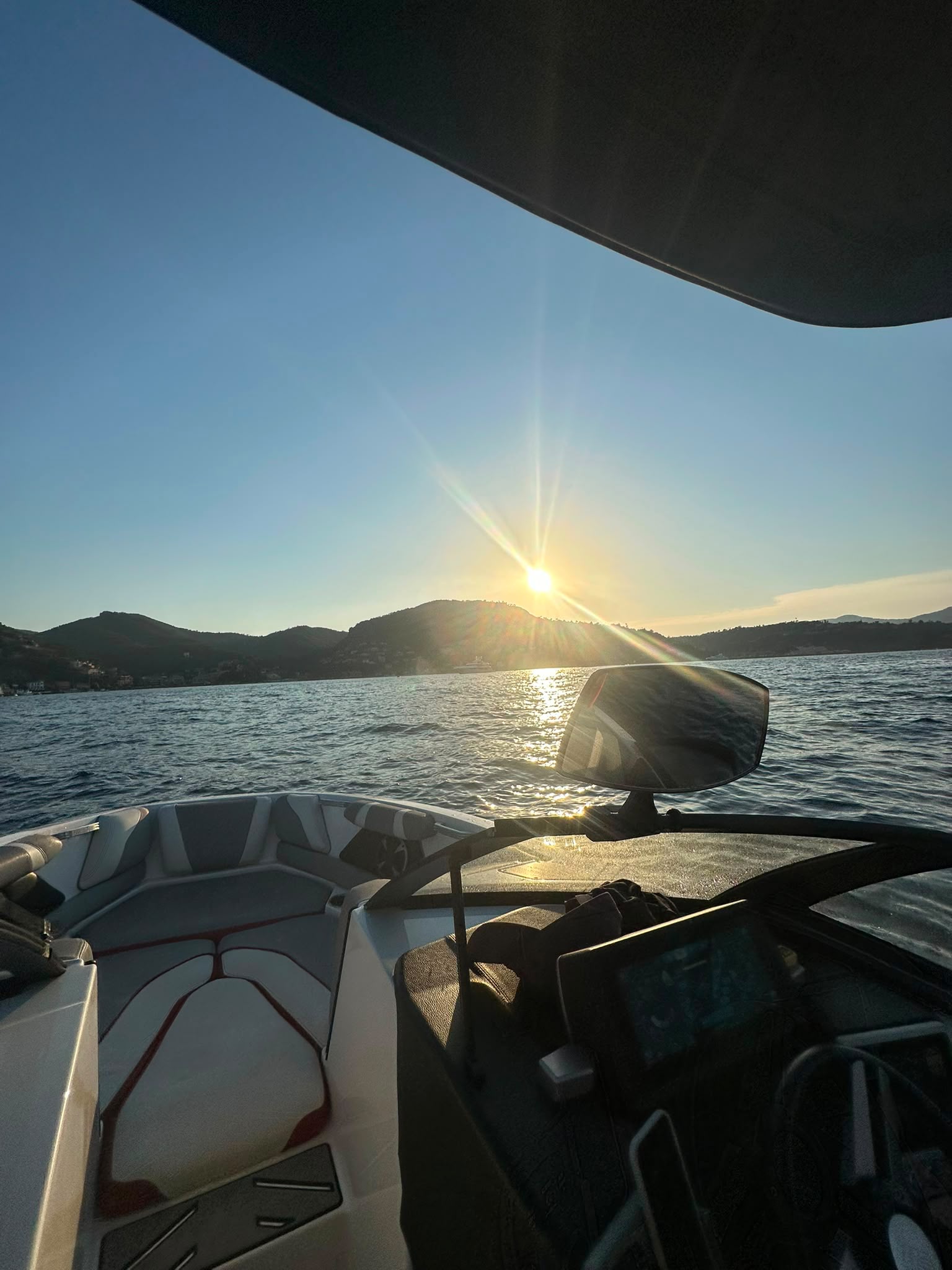 À bord du Malibu au coucher du soleil